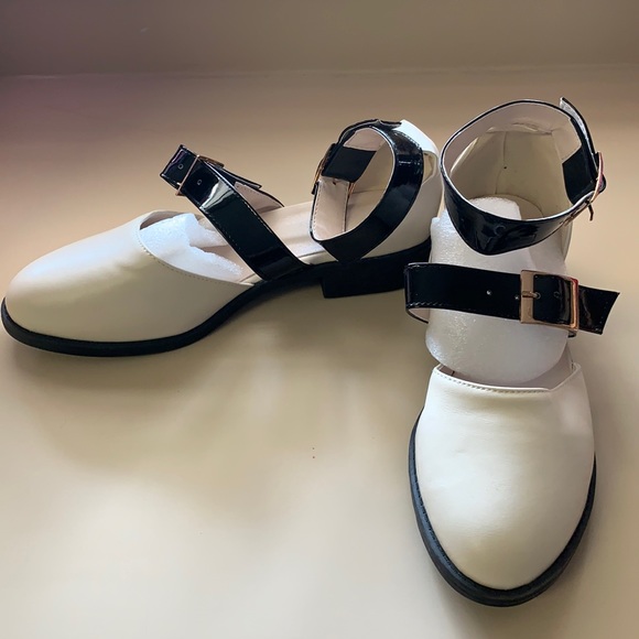 Nora Cora; Sz 10; Cream and black. - Picture 1 of 4